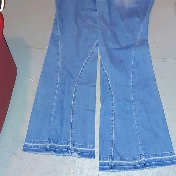 Jeans - Picture 8 of 9